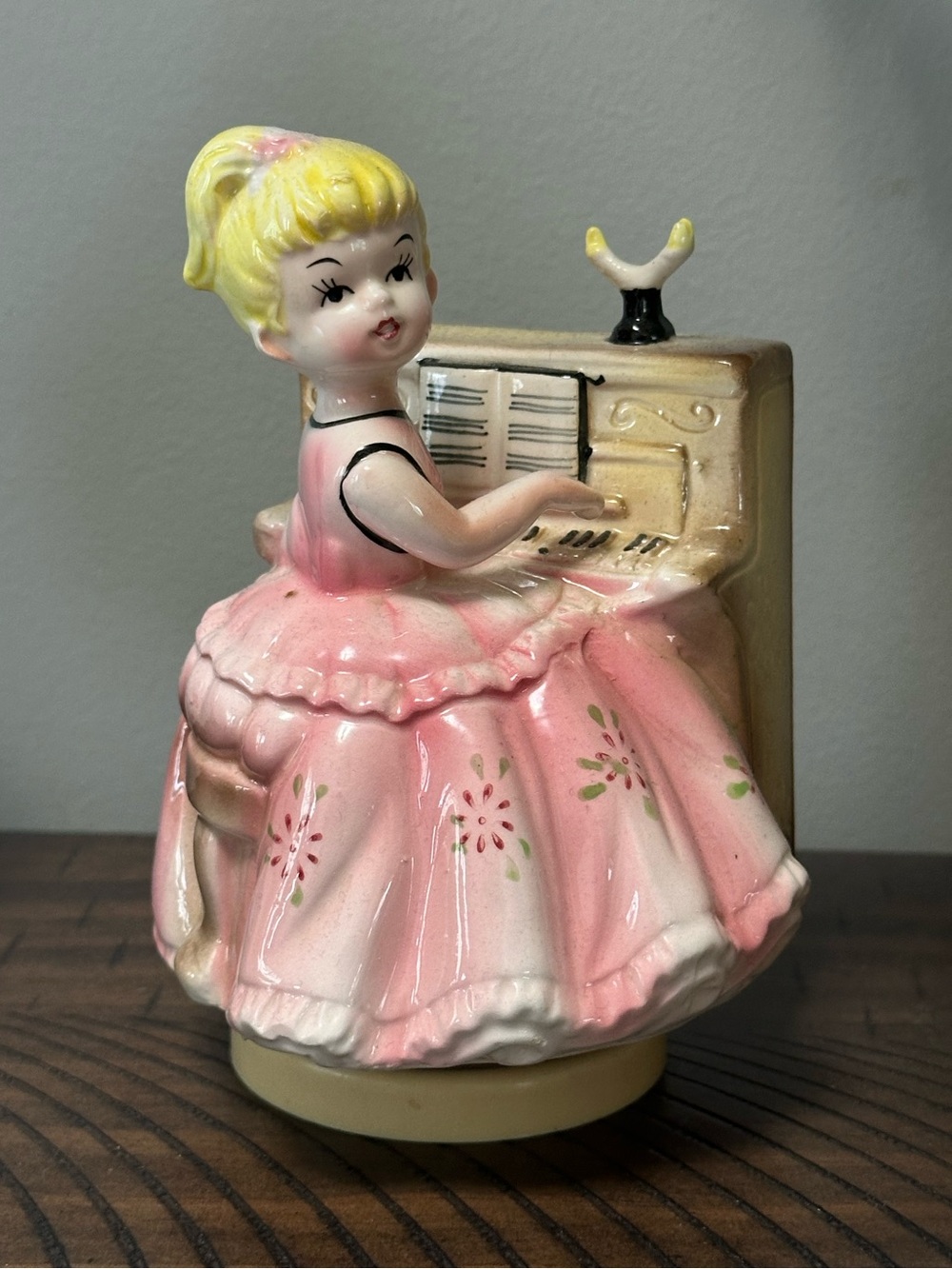 Vintage Pink Piano Girl Figurine
Vintage Rotating music box